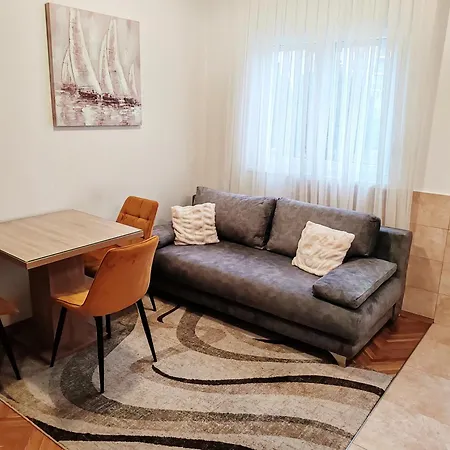 Teich 2 Apartment Split
